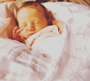 Amaryllis Fox Instagram - Magical hours and days these are.
.
Baby Bobby arrived safe and snug on January 7th at 6:27 pm. She’s named for her father, grandfather and great grandfather, carrying their legacy into a future where women stand shoulder to shoulder with their fathers, brothers, and sons to do the work of love in the world. May she hold in her heart their fathomless commitment to human dignity, peace among nations, and protection of our natural world.
.
During this pregnancy, Bobcat and I traveled many thousands of miles together, visiting distant corners of this beautiful earth, working with some of the world’s most poor and finding, again and again, human spirit so rich.
.
After that long journey, this littlest fur cub was born on the first day of epiphany, the season set aside by ancient christians to mark the realization that love vanquishes all. As I hold her softly breathing in my arms, surrounded by love in our warm den, that couldn’t feel more fitting.
.
Every day, we, each of us, experience the mysteries of life, of love, of family, of grace. May we revel in the vastness of the great beauty we share, strengthened to bridge the small details we do not. May we do right by one another, friends and strangers alike. Look after one another, protect one another, love one another the way we do our littlest ones. Because in the end, each of us is just a baby grown. Each of us, a caretaker in waiting. Destined to save and savor one another. United in a community I can only dream may one day be as filled to overflowing as our little bear pack feels tonight. 🐾❤️