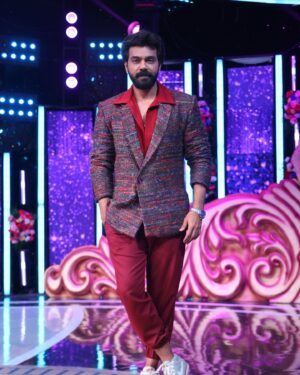 Ambati Arjun Instagram - It’s a heavy duty to try to do everything and please everybody. ...
Entertainment is in art like color in pictures. ...
Entertainment is there to improve people’s quality of life. ...
The sound and music are 50% of the entertainment in a movie. #bbutsavam @starmaa #bb7 #bb7telugu