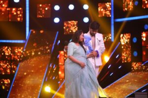 Ambati Arjun Instagram - Thank you #NAG sir for the picture and you took the initiative and called puppy onto the stage for this picture. Memorable picture for us and the moment I saw her after 35days I was like 🤗 and I m not sad that I m out of Bigboss house and was eager to welcome our baby into this world 👨‍👩‍👧👨‍👩‍👦 @starmaa @biggbossteluguofficials @ambati_surekha #baby #bigboss #unforgetablejourney