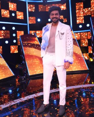 Ambati Arjun Instagram - Thank you Raghu and Ramya for this finale outfit and thanks for the initiative you took and designed this outfit for me loved it so much 😍😍😍 @regalarmoire #Bigboss #season7 @raghuramrajuc @ramyachejarla7