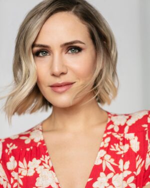 Amber Goldfarb Instagram - Hello spring. 

Thank you for capturing this moment! La belle équipe:
Photographe/Photographer:
@melanybernier 
Mise en beauté/Hair & Make-up: @veroprudhomme
Couleur et coupe/Colour &
Cut: @marc_desparois
Styliste/Stylist: @isabellegauvin_styliste
#headshot #editorialphotography #photoshoot #melanybernierphotographe #spring