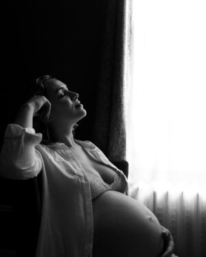 Amber Goldfarb Instagram - Serenity. 

Pregnancy can be a lot of things for different people, and they say no two pregnancies are alike for the same mama. As an experience it has the capacity to push you to the extremes of fear and of total surrender. 

Trusting my body and slowing down has felt really really good for me. It has brought about one of the calmest periods I’ve had in my life, not to mention the most blissful naps on my couch.