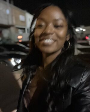 Amber Reign Smith Instagram - POV: it’s your company’s holiday party and I’m your date 🎁
