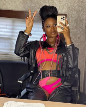 Amber Reign Smith Instagram - “I’m Roma & these are Roma’s Bitches”

Happy #WuWednesday 👐🏾 I was so excited to celebrate with my people tonight at my watch party but OG @RZA requested my presence in NY so I gotta blast 😂 I promise we’ll get together at a later date so we can watch both of my episodes(308 & 310)!!!