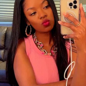 Amber Reign Smith Instagram - Shoutout to @sagaftra for standing on business for 118 days, we ain’t stressin’ today! 

If you haven’t already seen the critically acclaimed series @theotherblackgirlhulu whatchu waiting on 😌