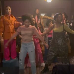 Amber Reign Smith Instagram - Shoutout to @sagaftra for standing on business for 118 days, we ain’t stressin’ today! 

If you haven’t already seen the critically acclaimed series @theotherblackgirlhulu whatchu waiting on 😌