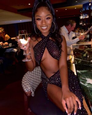 Amber Reign Smith Instagram - 10/10 BIG BAM DAY 👸🏾♎️✨

MU x @breannas.j @globalglamor 
Hair x @februaryrobinson