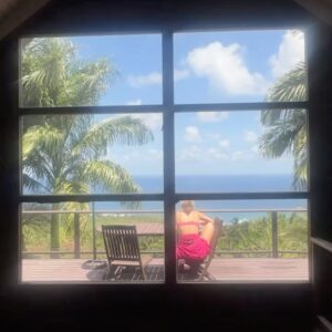 Amelia Clarkson Instagram - 💕🦈💓🥰🫶🏻☀️🏝️🛬🗺️