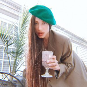 Amelia Hammer Harris Instagram - Oh la la