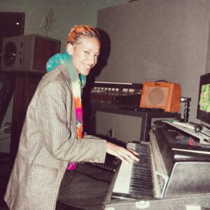 Amelia Hammer Harris Instagram - Hi guys! So excited to announce I'll be performing LIVE at FRIEND FEST a digital festival created by @hifilabs labs. Sharing the stage with some very dope acts I'm a big fan of such as @tinashenow @tankandthebangas @iamlpofficial @reggiewatts @ara4always and soo many more amazing artists! Join us! Debuting new music and you won't want to miss it! May 14th at 4pm PT/7pm RSVP at www.Friendfe.St or to purchase VIP tickets! All proceeds go to @musicares and their Covid-19 response fund. 💘✨🌴