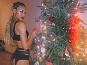 Amelia Hammer Harris Instagram - Happy ChristmasHannukahKwanza from my naked household to yours ❤