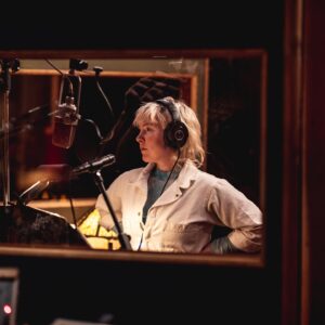 Amelia Meath Instagram - 📯It is my great joy this morning to share @sylvanesso ‘s brand new live @electricladystudios ep.

This was a very very special day- we recorded new versions of some songs from No Rules Sandy, a record I am just so dang proud of, as well as a cover of @lowtheband ‘s exquisite song Will The Night with arrangements by @gabrielkahane - performed by @attaccaquartet 

The band is 
@flockofdimes 
💕#tjmaiani 💕
@joewesterlund 
And @masonstoops 
And @madeofoak of course. 

Please go stream it into the ground on @spotify