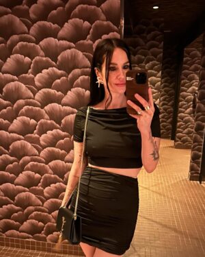 Amélie B. Simard Instagram - On célèbre @kimrusk #40ans.👸🏼
