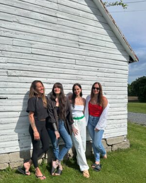Amélie B. Simard Instagram - Journée de rêve sous la thématique de ; 
MON BACHELORETTE.👰🏻‍♀️💍🙋🏼‍♀️🙋🏻‍♀️🙋🏻‍♀️🙋🏻‍♀️ #gratitudesinfinies
@katherinecmtl @yacka_s @mariloubsim @nathaelles