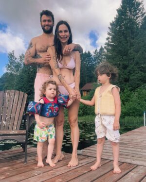Amélie B. Simard Instagram - Un peu de juin. 
( la 4 c’est ma pref, « très beau chérubin et très beaux cheveux »)