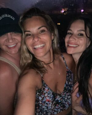 Amélie B. Simard Instagram - BACHELORETTE #part2 week-end épique!
Merci mes amours, complètement fou. #capart ❤️❤️❤️ @kimrusk & @cindysimard