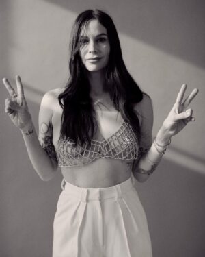 Amélie B. Simard Instagram - ✌🏻✌🏻
📷 @jimmi.francoeur 
MUA @estellemmua