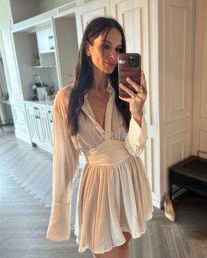 Amélie B. Simard Instagram - Québec ou Vegas, même affaire dans l’fond. J’étais pas prête. #swipeleft @thundervegas #bachelorette