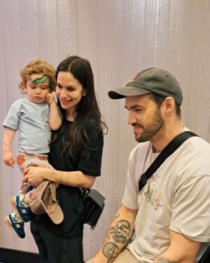 Amélie B. Simard Instagram - Mettons que tu cherches désespérément comment occuper un futur week-end avec tes enfants, deux mots : Hôtel Québec. 

@leshotelsjaro