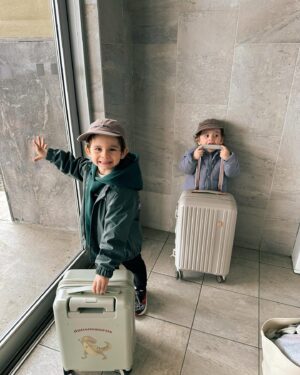 Amélie B. Simard Instagram - Mettons que tu cherches désespérément comment occuper un futur week-end avec tes enfants, deux mots : Hôtel Québec. 

@leshotelsjaro