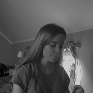 Amelie Pokorná Instagram - ten bordel za mnou nereste pls : DDD

no kazdopadne po tolika krasnych zpravach za ktere dekuji, jsem si rekla, ze bych sem mohla kousek hodit naporad.. no, naporad, might delete later : D
ale celkove proste nesnasim davat takhle vsechno na socialni site, tak uvidime, jak dlouho to tu vydrzi ✌🏻
