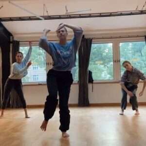 Amelie Pokorná Instagram - choreo: @dee.vivid 

dancing with @anapoupova & @dee.vivid 

🎥: @andy_coconut 

🙏🏻dekuju