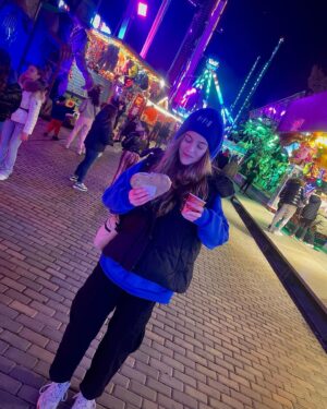 Amelie Pokorná Instagram - 🟦🟦🟦
#modrajedobra 
🎠🎡🎢🍿