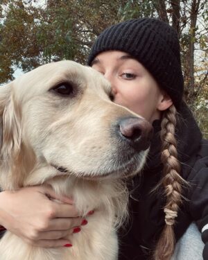 Amelie Pokorná Instagram - tenhle rok .. byl hustej. krásnej a plnej. všeho možnýho..) tak děkuju všem kdo v něm byli. 
tenhle rok mnohým věcem a lidem strhnul masku a to mám moc ráda. 

tak diky ! zas za rok:)