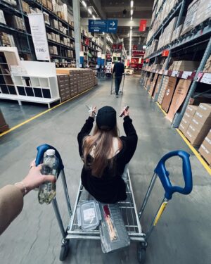 Amelie Pokorná Instagram - tenhle rok .. byl hustej. krásnej a plnej. všeho možnýho..) tak děkuju všem kdo v něm byli. 
tenhle rok mnohým věcem a lidem strhnul masku a to mám moc ráda. 

tak diky ! zas za rok:)