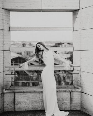 Amelie Pokorná Instagram - děkuju strašně moc nejšikovnější @misha.photo 

wearing @ferovky - ceske a slovenske navrharky, usito v Cechach 💙 bylo mi cti nosit tyhle saty!