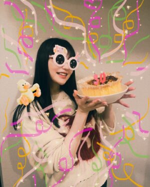 Ami Tomite Instagram - 30歳になりました🎂🐣💛❤️💚💜💙🧡💖🖤

そして今年で芸能生活15年目🐣❤️

変化を恐れず芯はブレずに、女優としても1人の女性としても頑張ってまいります。

みなさまこれからも応援どうぞ宜しくお願いします🐣❤️❤️❤️