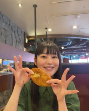 Ami Tomite Instagram - シェイキーズのポテトはポテト界の頂点🍟🥇👑
抱えて食べたい🍟🍟🍟❤️

#シェイキーズ #ポテト大好き