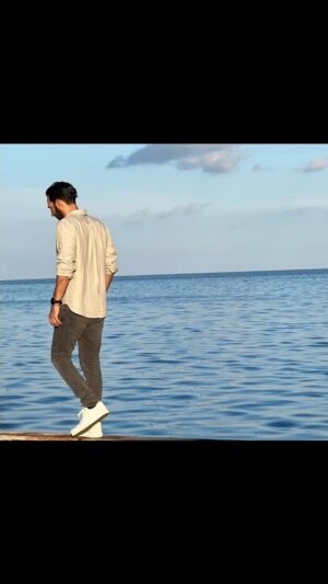 Amir Arison Instagram - Go towards the Sea 🙏🏼