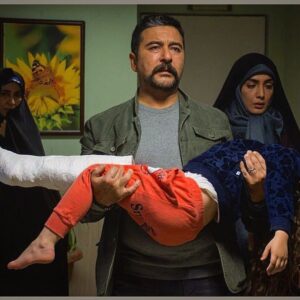 Amir Hossein Seddigh Instagram - فيلمبردارى سريال 'محكومين' به كارگردانى سيد جمال حاتمى و تهيه كنندگى بهروز مفيد ادامه دارد.
( بهمراه خانم ليلا زارع و خانم مريم كاظمى عزيز)
عكس از پويان بحق.