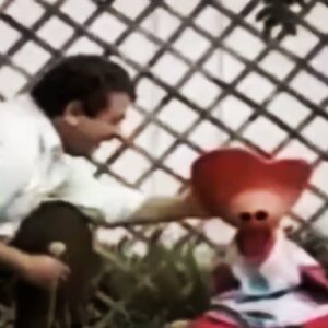 Amir Hossein Seddigh Instagram - قصه های تا به تا...۱۳۷۳
سرکار خانم آزاده پور مختار در نهایت هنرمندی،گوینده صدای زیزیگولو بودند.
با آرزوی سلامتی و تندرستی برای آقای رضا فیاضی عزیز.🤍