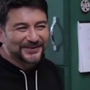 Amir Hossein Seddigh Instagram - سریال منم دوستت دارم
قسمت،عادت ماهیانه
این سریال حاصل یک کار گروهی است.
 متن اینکار در بهار و تابستان و فیلمبرداری در پاییز سال نود و نه انجام شده و پخش آن از یلدای ۹۹ آغاز شده.

سپاس از همه عزیزان همکارم که نامشان در تیتراژ کارآمده .
همچنین سپاس از شما که حامیان فرهنگ و پیشرو در آزادگی هستید.🤍،،
@mehran_rassam 
@majid.porkar 
@shabakesalamatsima 
@sarv.mh