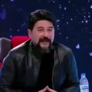 Amir Hossein Seddigh Instagram - برنامه ديشب تب تاب رو ديدين؟!
دوست داشتين يانه؟!؟
كامنتا بازه......
خوشحال ميشم نظرتونو بدونم.....
(از نقدتون ممنون ميشم ولى لطفا فحاشى نفرماييد)
سپاااااس... . @tabtaabtv  @amirhoseinsedigh