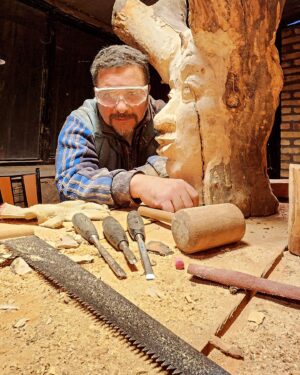 Amir Hossein Seddigh Instagram - حال همه ما خوب است........
ولی تو باور نکن.............
@amirhoseinsedigh.art 
#art 
#wood 
#woodcarving 
#sculpture 
#amirhoseinsedigh