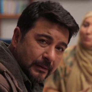 Amir Hossein Seddigh Instagram - ▪️«منم دوستت دارم» از امشب در شبکه سلامت
مجموعه نمایشی «منم دوستت دارم» به تهیه کنندگی مهران رسام و کارگردانی مجید پرکار از امشب روی آنتن شبکه سلامت می رود.

اولین قسمت این مجموعه نمایشی امشب  ۱ دی ماه ساعت ٢١/٥٠ از شبکه سلامت پخش می شود.
 امیرحسین صدیق و نگار عابدی با حضور مسعود فروتن ، عرفان برزین و ترنم کاظمی بازیگران این مجموعه نمایشی هستند.
«منم دوستت دارم» با نگاهی متفاوت به مقوله ی خانواده و با بهره گیری از نظر کارشناسان خبره، سعی دارد با ارائه ی راهکارهایی مبتنی بر علوم روانشناسی به حل چالش های روزمره و در نتیجه تقویت روابط اعضای خانواده کمک کند.
این مجموعه نمایشی در ۹۰ قسمت به صورت روزانه در چهار نوبت،ساعات ١٤/٥١ ،١٥/٤١ ،١٨/٥٨ و ٢١/٥٢ از شبکه سلامت پخش می شود.
عوامل این مجموعه نمایشی عبارتند از:
مشاوره پروژه: دکتر رضا پور حسین، مشاور کارگردان: علی اصغر آزادان، جانشین تهیه کننده: سید مهدی قائم مقام، مدیر برنامه ریزی: شقایق سامانی، مدیرتصویربرداری: کامران‌حامدي، مدیر تولید: امیرسالار نصیری، سرپرست نويسندگان: مجيد پركار، نويسندگان: جهانگیر شهلایی، بابک طهماسب زاده، سجاد نصیری، فاطمه الوندی، صدیقه پوراسکندر، فاطمه تقاضايي، حانيه فراهاني، موسیقی:فرشاد مشفقی، صدابردار: امیرعباس زاهدی، طراح گریم: سیده سحر موسوی، طراح صحنه و لباس: محسن ارشدی، تدوین و صدا گذاري: علیرضا مبارکی، جلوه هاي ويژه: فريد روشن قیاس، تصویربردار: علی غلامی، دستیار تصویر: سید محمد حسینی، جانشین تولید: مصطفی غزنوی، لباس:‌‌ فرزانه عبادی، دستیار صحنه: الناز حسن مرشدی، مجری گریم: امین قربانی و ثمین احمدی زاده، تدارکات: سامان نظامیوند چگینی، مهدی کوهی، دستیار تدوین: پیمان غلام رضائی، تولید محتوای فضای مجازی:محمد حسین علیپوری و محمدرضا صادقی، مشاور رسانه ای: محمدحسین سرو
#منم_دوستت_دارم #تلویزیون #شبکه_سلامت #مجیدپرکار #مهران_رسام #مسعود_فروتن #امیرحسین_صدیق #نگارعابدی #عرفان_برزين #ترنم_كاظمي