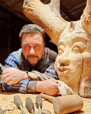 Amir Hossein Seddigh Instagram - حال همه ما خوب است........
ولی تو باور نکن.............
@amirhoseinsedigh.art 
#art 
#wood 
#woodcarving 
#sculpture 
#amirhoseinsedigh