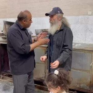 Amir Hossein Sharifi Instagram - امروز ظهر عاشورای حسینی طبق نذر هر ساله اصفهان هیئت ابوالفضل خاتون آباد و تشکر از بچه های زحمت کش هیئتمان