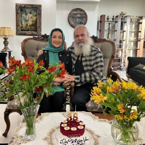 Amir Hossein Sharifi Instagram - سارای عزیزم من و ساحل تولدت را تبریک میگوییم با آرزوی سلامتی در کنار یکدیگر🌹🌹🌹
بیست و ششم فروردین ماه۱۴۰۲
تولد سه نفره منزل خودمان❤️❤️❤️