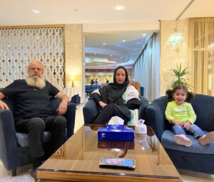 Amir Hossein Sharifi Instagram - اربعین حسینی در مشهد مقدس 
یک سفر سه روزه با ساحل و سارای عزیزم
هتل هما