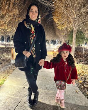 Amir Hossein Sharifi Instagram - سارای زیبای من روزت مبارک عزیزم
 لحظات با تو بودن از عمر من حساب نمیشود بدان  زندگی در کنار تو برای من معنا پیدا کرد
خداوند تو و ساحلم را همیشه سالم و سلامت برای من نگهدارد❤️❤️❤️❤️❤️❤️❤️❤️❤️❤️❤️❤️❤️❤️❤️❤️❤️❤️❤️❤️❤️
ولادت حضرت فاطمه زهرا(س) ،و روز زن را به تمام زنان سرزمینم تبریک و تهنیت عرض میکنم🌹🌹🌹🌹🌹🌹🌹🌹🌹🌹🌹
لطفا ورق بزنید🥀