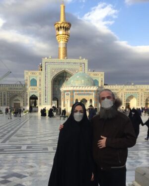 Amir Hossein Sharifi Instagram - ميلاد با سعادت منجي عالم بشريت مهدي عج بر تمام هم وطنان و همراهان خوبمان مبارك باشد
مشهد مقدس،حرم امام رضا(ع)  همراه بانوي مهربانم
لطفا ورق بزنيد