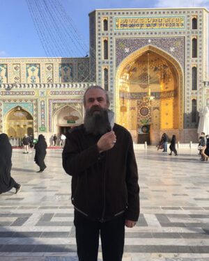 Amir Hossein Sharifi Instagram - ميلاد با سعادت منجي عالم بشريت مهدي عج بر تمام هم وطنان و همراهان خوبمان مبارك باشد
مشهد مقدس،حرم امام رضا(ع)  همراه بانوي مهربانم
لطفا ورق بزنيد