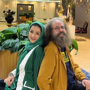 Amir Hossein Sharifi Instagram - دنیا در حال گذر است امروز را دریاب و حال دلت را خوب کن کینه ها را دفع کن و کوله بارت را ببند با لبخندها دوست داشتن ها و لحظه ها را 
برای خودت و دیگران زیبا کن
سال نو بر همه هم وطنان و عزیزانمان مبارک باشد