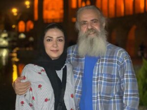Amir Hossein Sharifi Instagram - سارای عزیزم چهاردهمین سالگرد ازدواجمان برای من چهارده روز گذشته
در کنار تو بودن را خداوند متعال به من هدیه داده امیدوارم که در کنار تو و ساحل عزیزم سلامت و خوش و خرم باشیم🌹🌹🌹🌹
 بدون شما زندگی معنایی ندارد❤️
در سفر بودیم و یکم خرداد ماه هزار و چهارصد و دو ،چهاردهمین سالگرد یکی شدنمان گذشت🌸🌸🌸