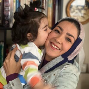 Amir Hossein Sharifi Instagram - سارای عزیزم روز زن را به تو مادر نمونه تبریک میگویم و آرزو میکنم که تو و ساحل عزیزم همیشه سالم و شاد باشید🌹🌹🌹🌹🌹🌹🌹🌹🌹🌹🌹🌹🌹🌹🌹
ولادت حضرت فاطمه زهرا (س) بر تمام مادران سرزمینم مبارک باد💐💐💐
آرزو میکنم هر چه سریعتر ریشه ویروس کرونا از تمام جهان رخت ببندد و همه در آرامش و آسایش قرار گیرند🍀🍀🍀
یا علی مدد