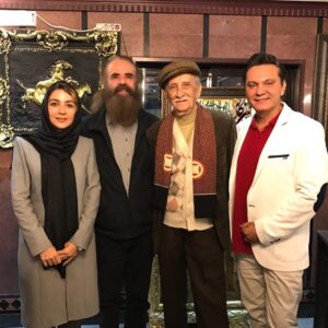 Amir Hossein Sharifi Instagram - يه شب به يادماندني با بهترين ها استاد داريوش اسدزاده و هنر مندعزيزفرشيد نوابي عزيزم و همسرم سارا
با تشكر از فرشيد جان عزيز مديريت رستوران شهرزاد به خاطر پذيرايي گرم وصميمانه اش